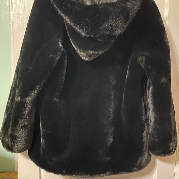 SOLD-Michael Kors faux fur coat - Picture 6 of 11